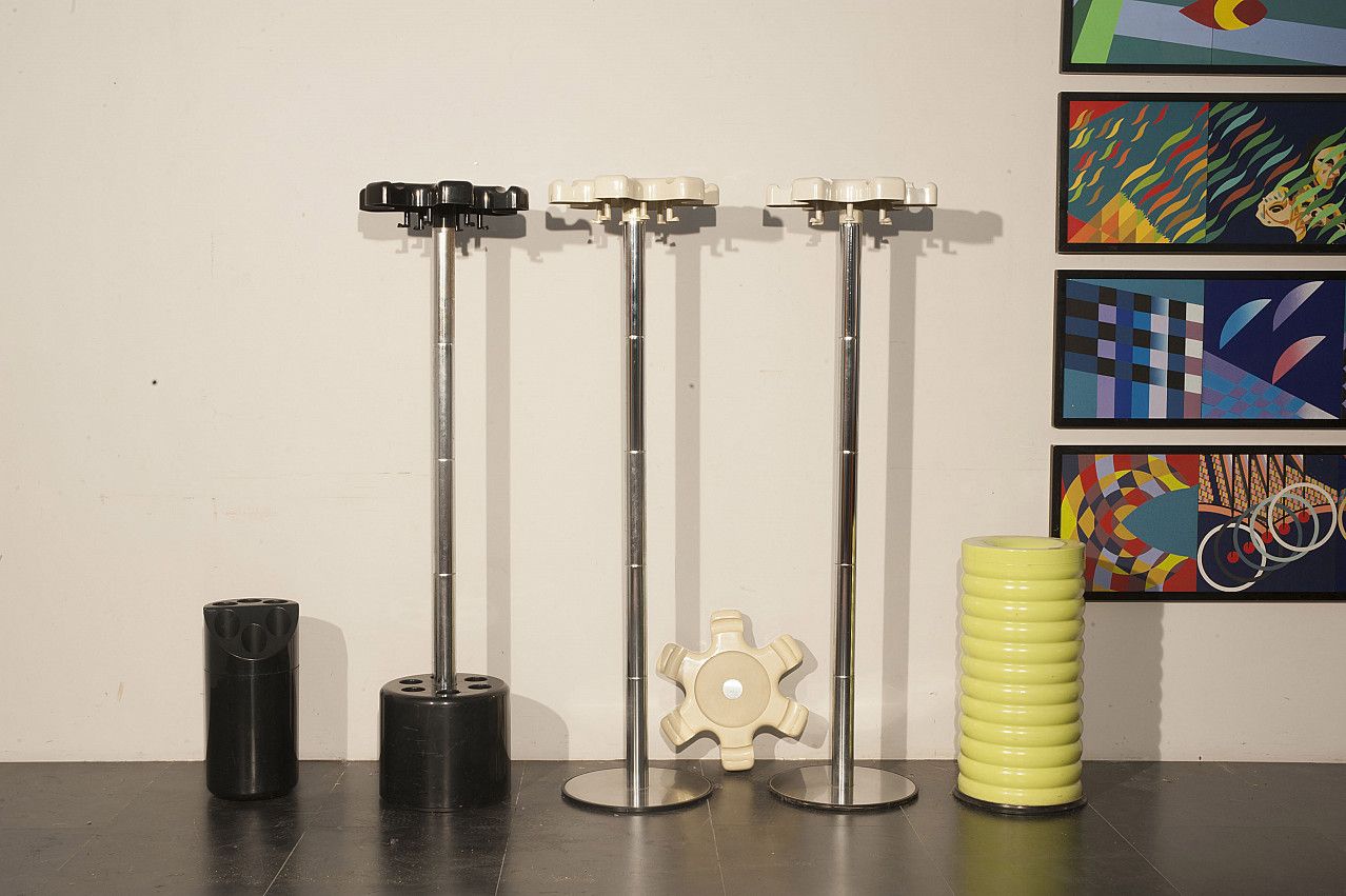 photo furniture Coat Rack In Steel By Lucci & Orlandini For Velca, 70s