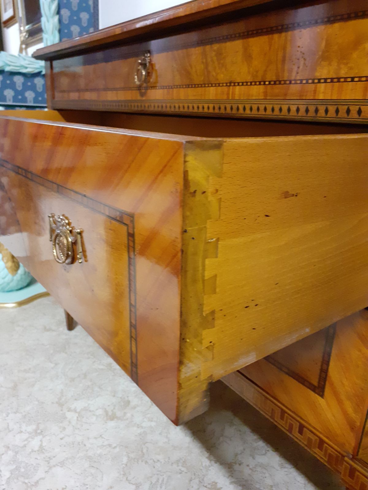 Precious Chest Of Drawers Inlaid  Style "Maggiolino" photo vintage