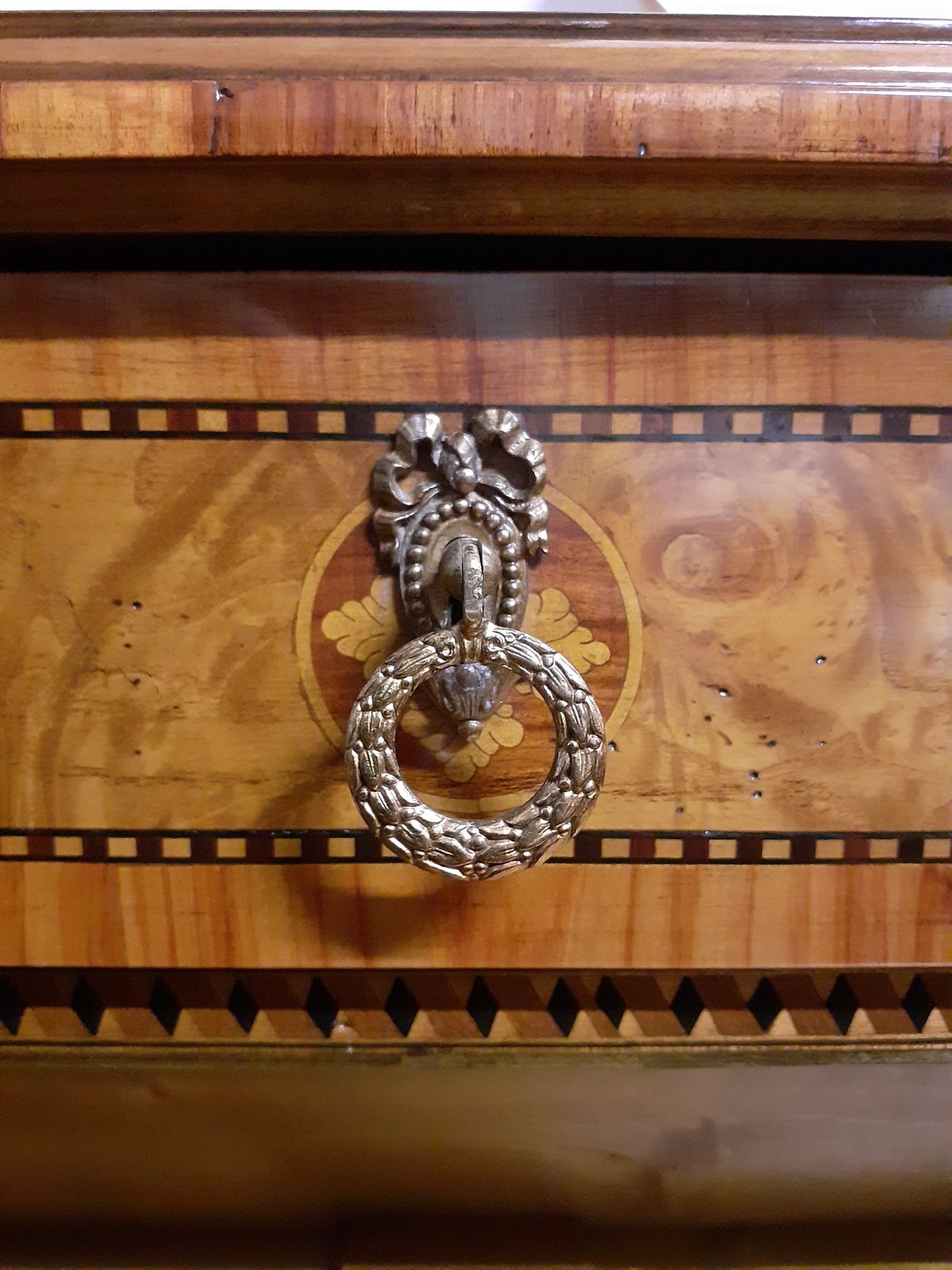 photo furniture Precious Chest Of Drawers Inlaid  Style "Maggiolino"