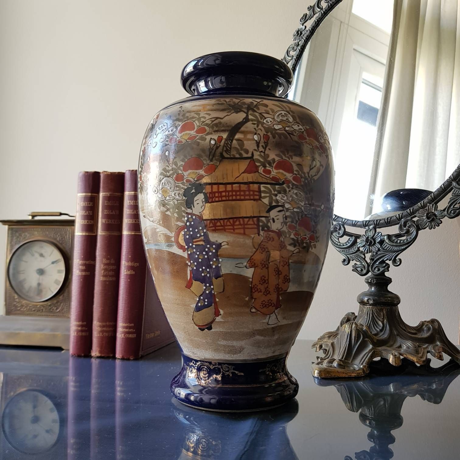 Antieke Vaas, Japanse Vaas, Kobaltblauw En Goudkleurig, Satsuma Stijl Vaas, Interieurontwerp, Woondecoratie photo Woonaccessoires
