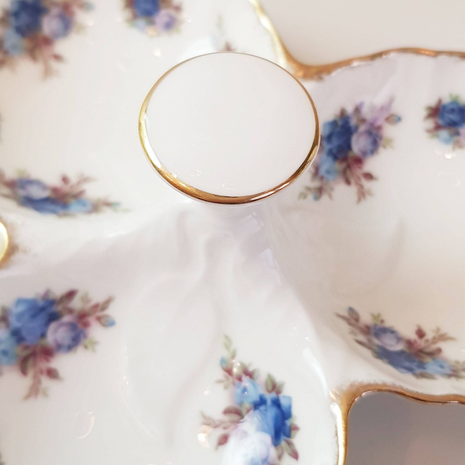 Royal Albert 'Moonlight Rose' Porseleinen Bord, Moonlight Rose Trefoil Dish, Ltd 1987 photo Woonaccessoires