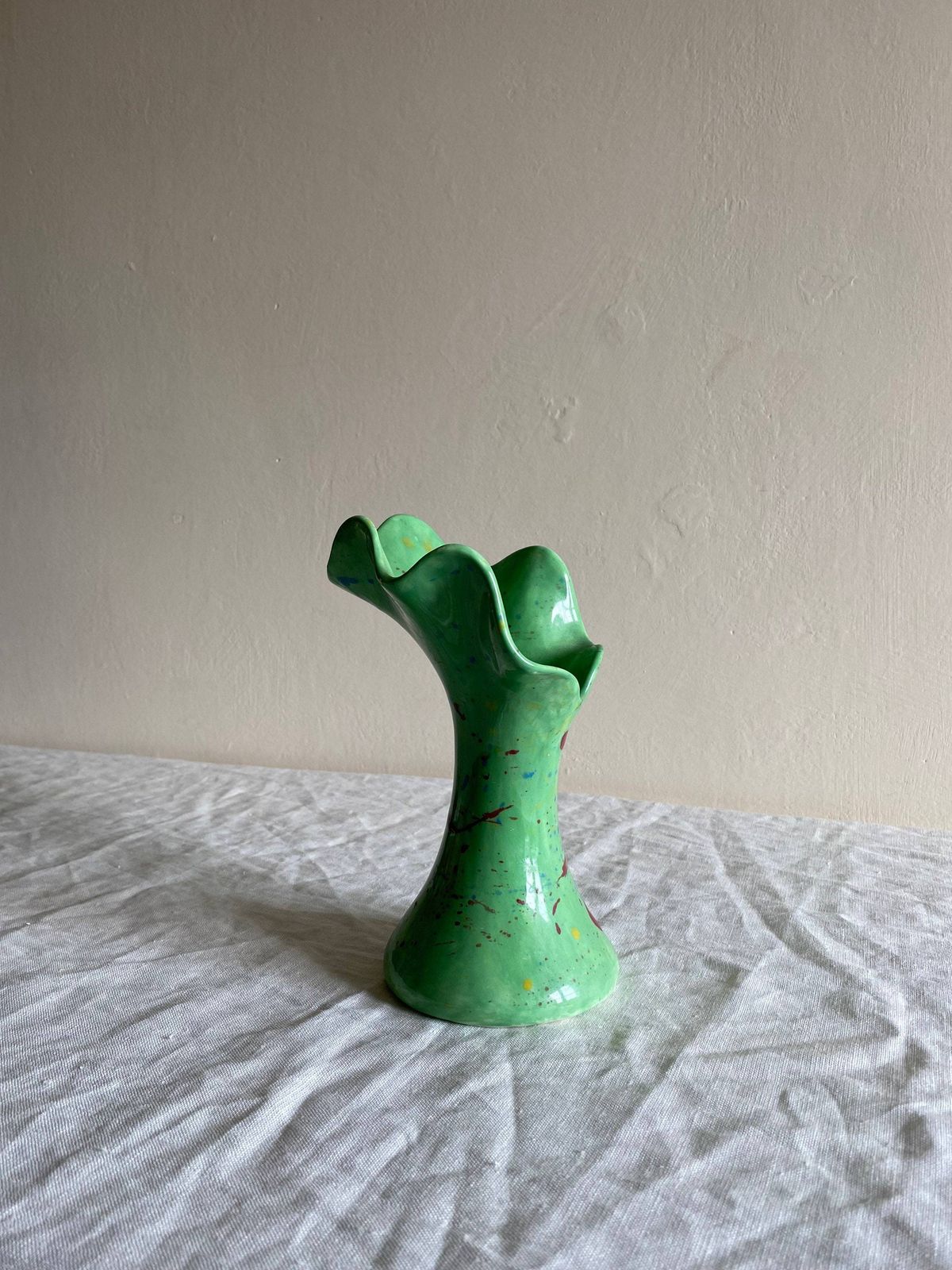 Green Wiggly Wavy Handkerchief Vase With Hand Painted Splatter Detail Mid Century Vintage C. 1970 photo for sale