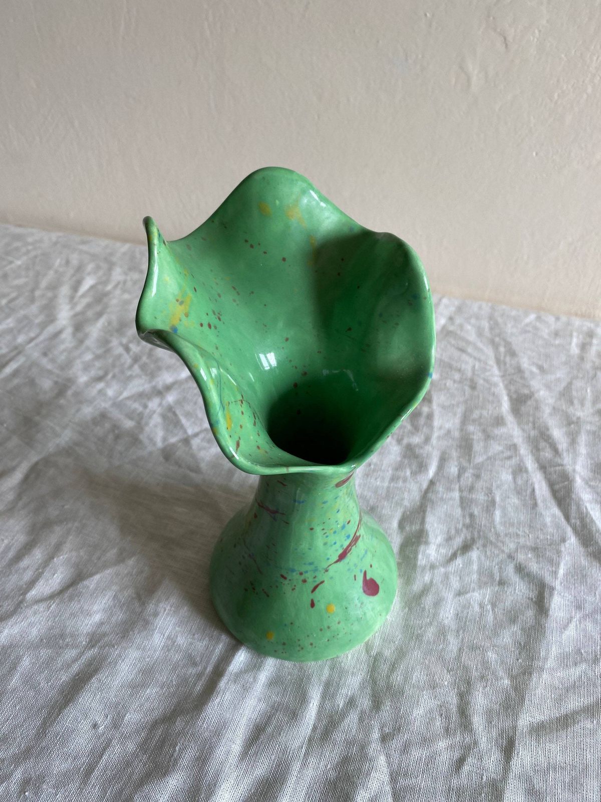 Green Wiggly Wavy Handkerchief Vase With Hand Painted Splatter Detail Mid Century Vintage C. 1970 photo vinterior