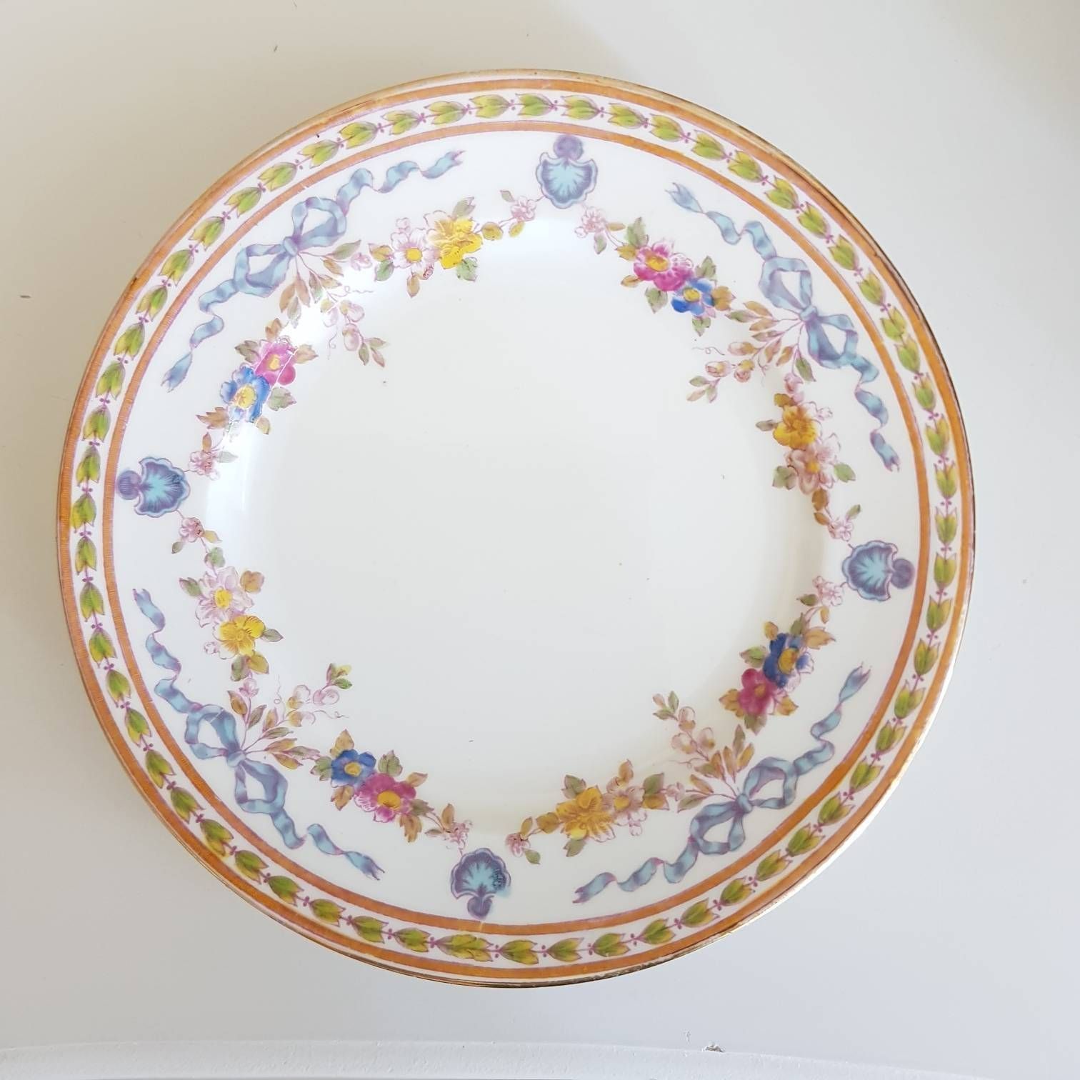 Vintage Porseleinen Borden Met Blauwe Linten En Guirlandes, The Regent China, Made In England photo furniture