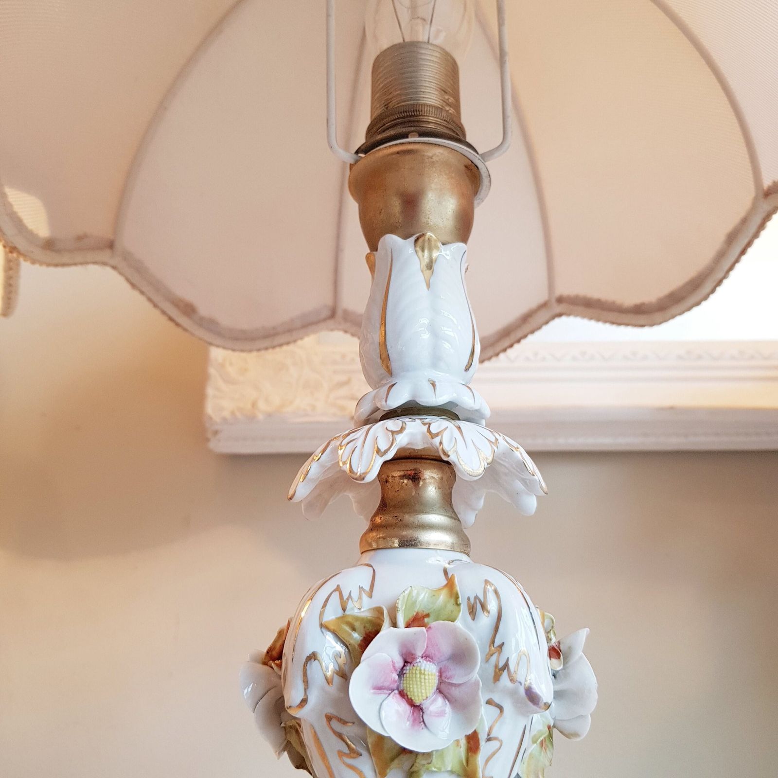 Fraai Paar Capodimonte Porseleinen Tafellampen Met Kleine Roze Rozen – Verlichting Voor Thuis, Nachtkastlampen photo buy