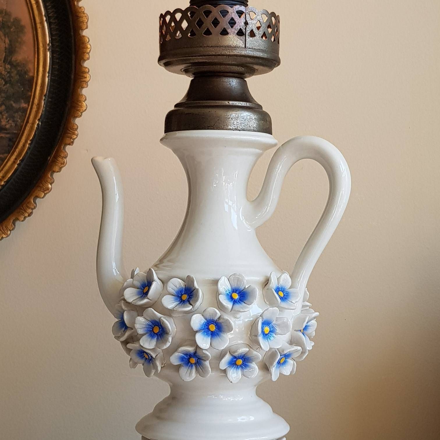 Porseleinen Tafellamp Met Bloemenmotief In Blauw, Theepotmodel, Uitstekende Staat photo vinterior