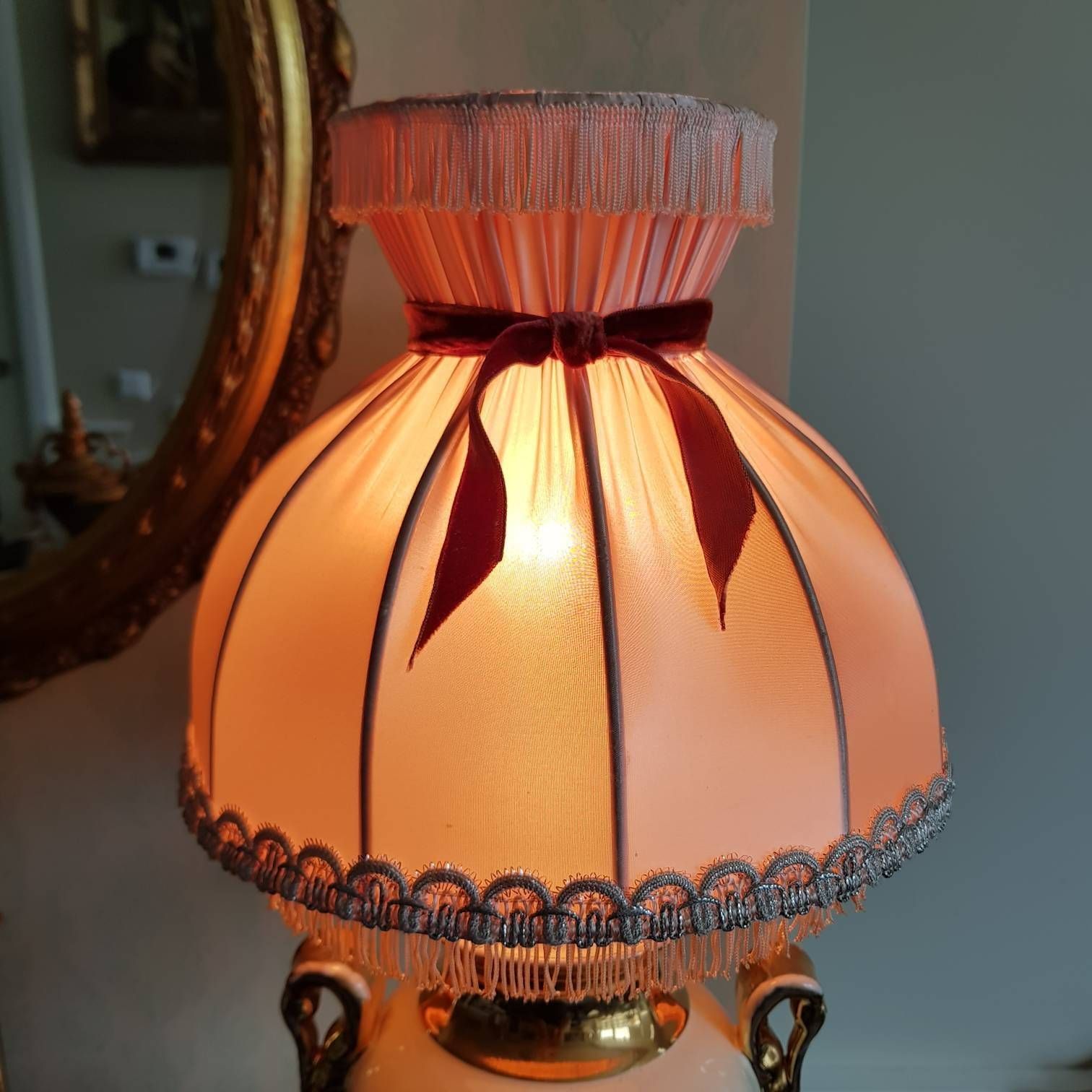 Vintage Tafellamp Met Fragonard Scène, Gemaakt In Italië photo vintage