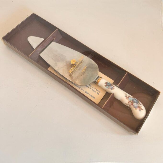 Zeldzaam! Royal Albert 'Moonlight Rose' Taartmes photo furniture