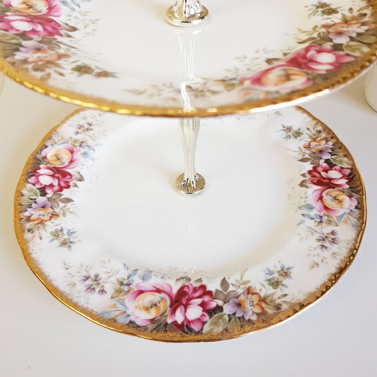 Vintage Queen Anne, Summer Rose Pattern, Fine Bone China, Dubbele Etage, Made In England photo for sale