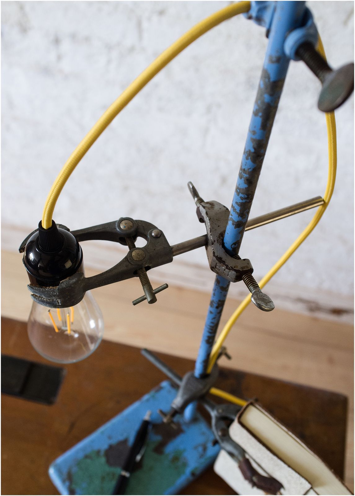 photo furniture Fantastic Industrial Lab Stand Desk Bedside Lamp In Blue With Yellow Corded Lamp Holder & Lamp (244)