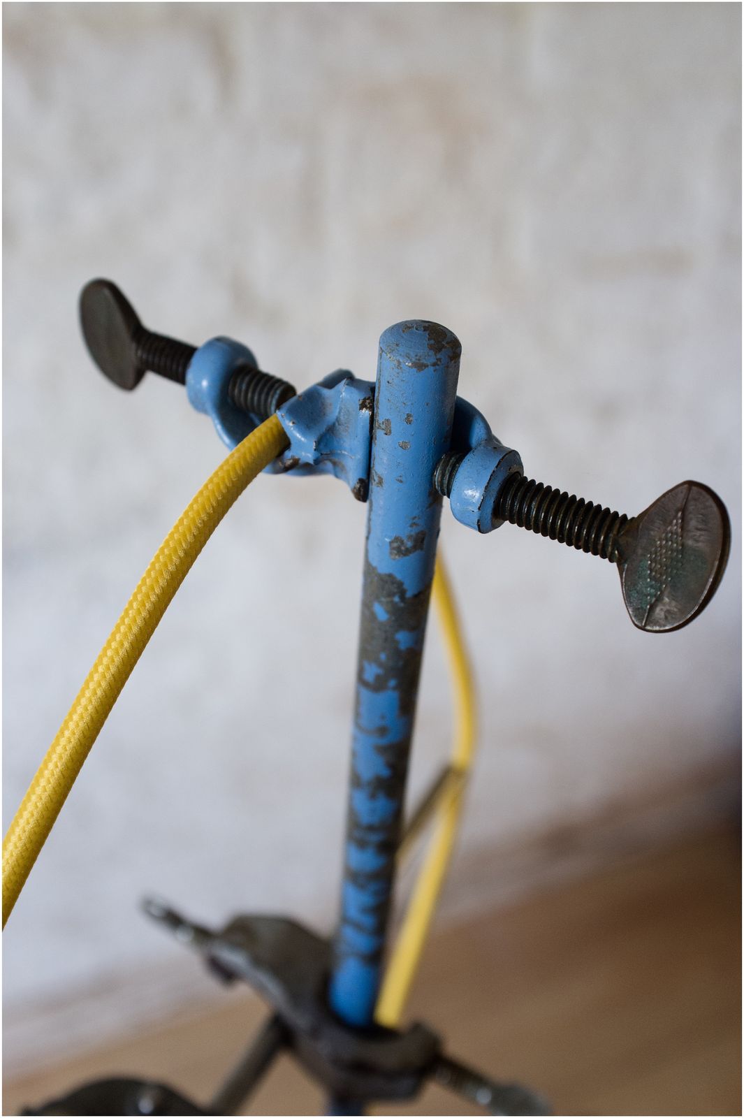 Fantastic Industrial Lab Stand Desk Bedside Lamp In Blue With Yellow Corded Lamp Holder & Lamp (244) photo vintage