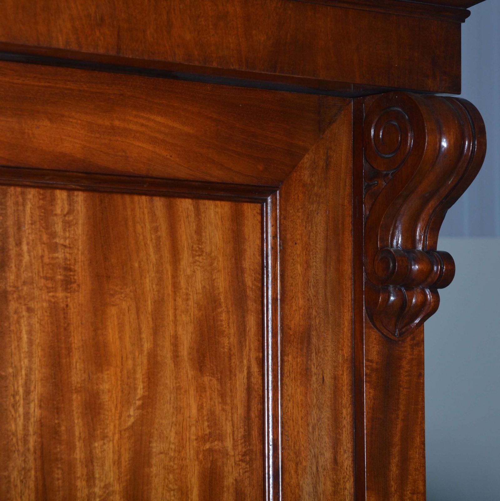 photo furniture Scottish Mahogany Linen Press, 1800s