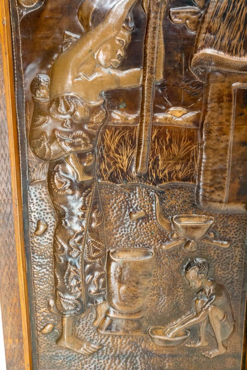 Représentation d'une femme africaine, cuivre repoussé et cadre en iroko photo Art
