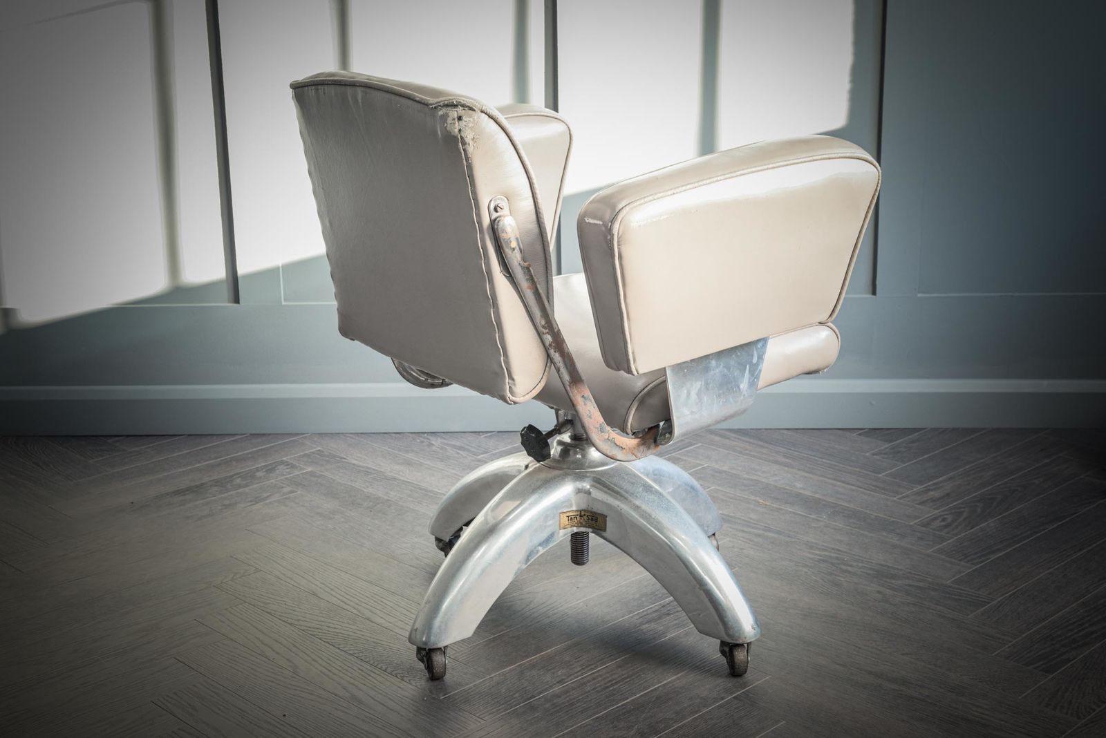 Tansad De Luxe V.26 Grey Leather Office Chair photo for sale
