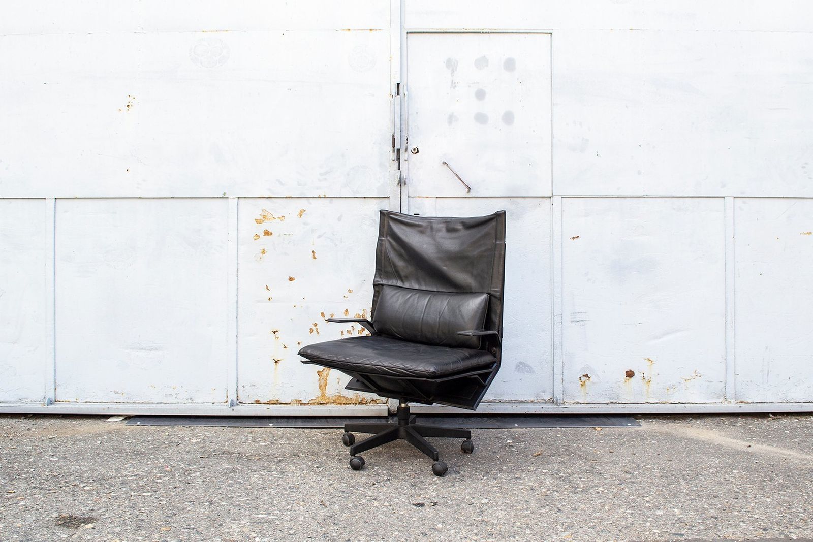 Italian Leather Desk Armchair By Bernini photo vinterior