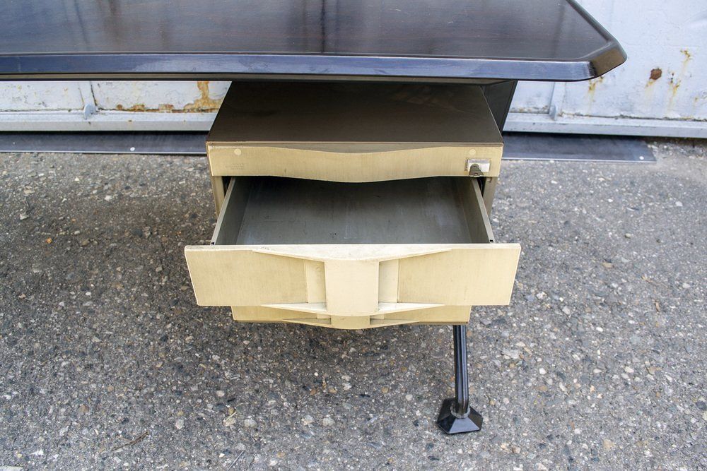 Arco Series Bureau Met Lade Van Bbpr Voor Olivetti Synthesis, Ca. Jaren 1960 photo for sale