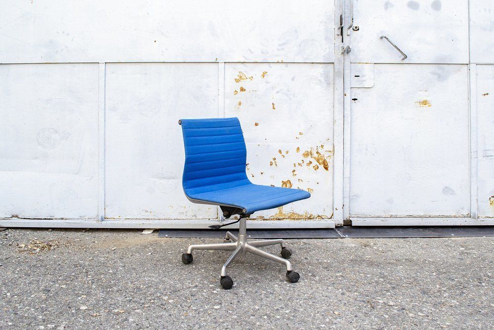 Ea 117 Aluminum Chair By Charles & Ray Eames For Herman Miller 1980s