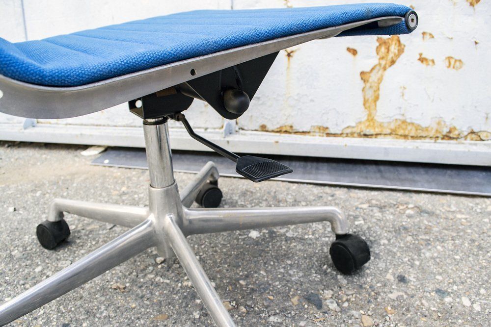 Ea 117 Aluminum Chair By Charles & Ray Eames For Herman Miller 1980s photo 803.92