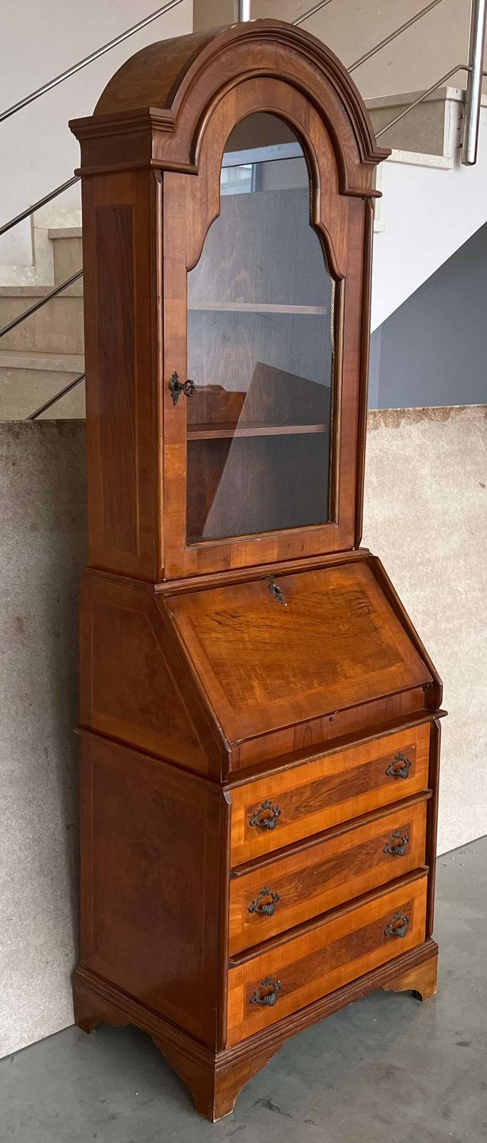 Secrétaire vitrine George I, début du XIXe siècle photo for sale