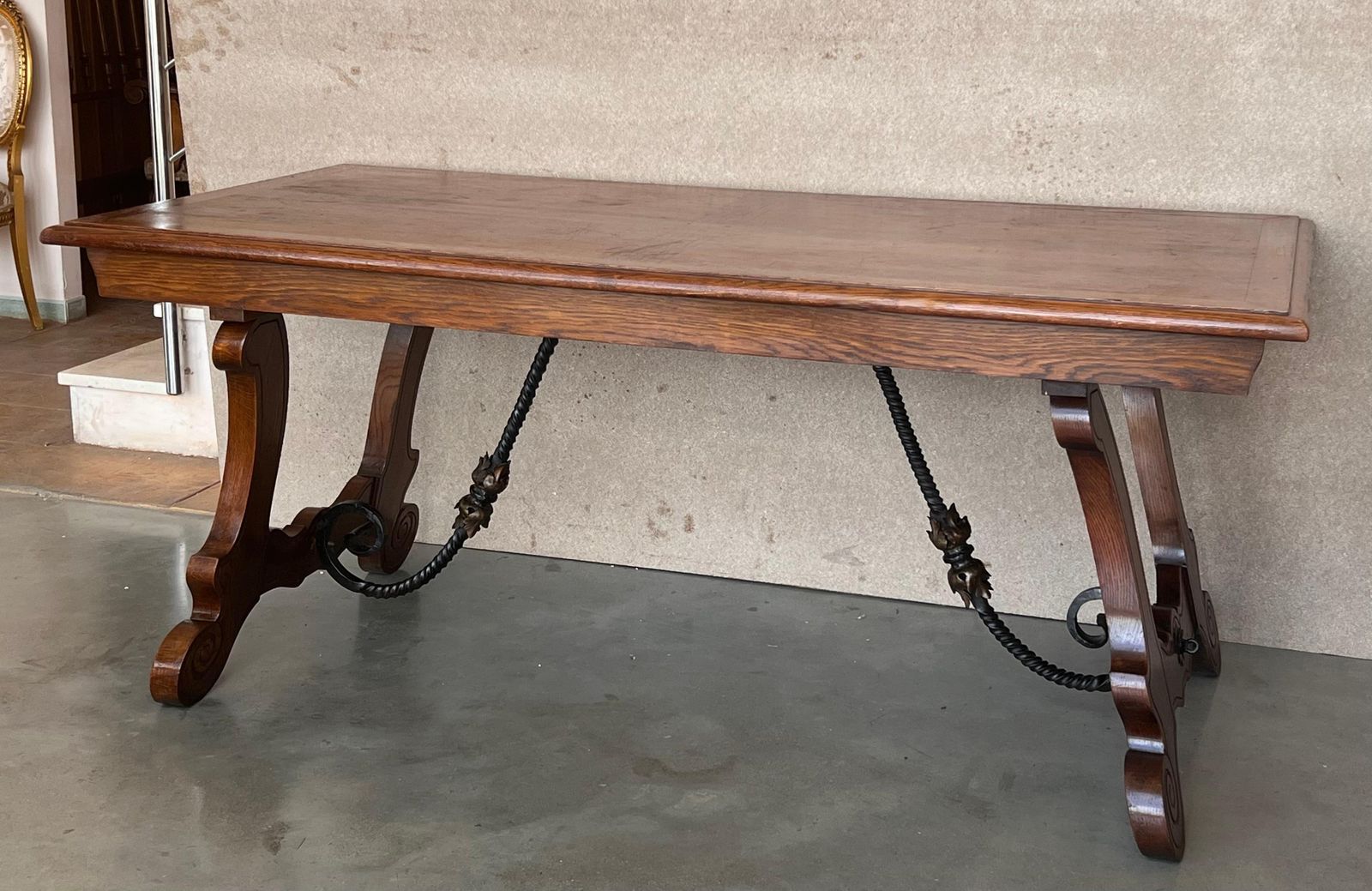 Table à manger espagnole en chêne, pieds en lyre sur tréteaux, XXe siècle photo vinterior