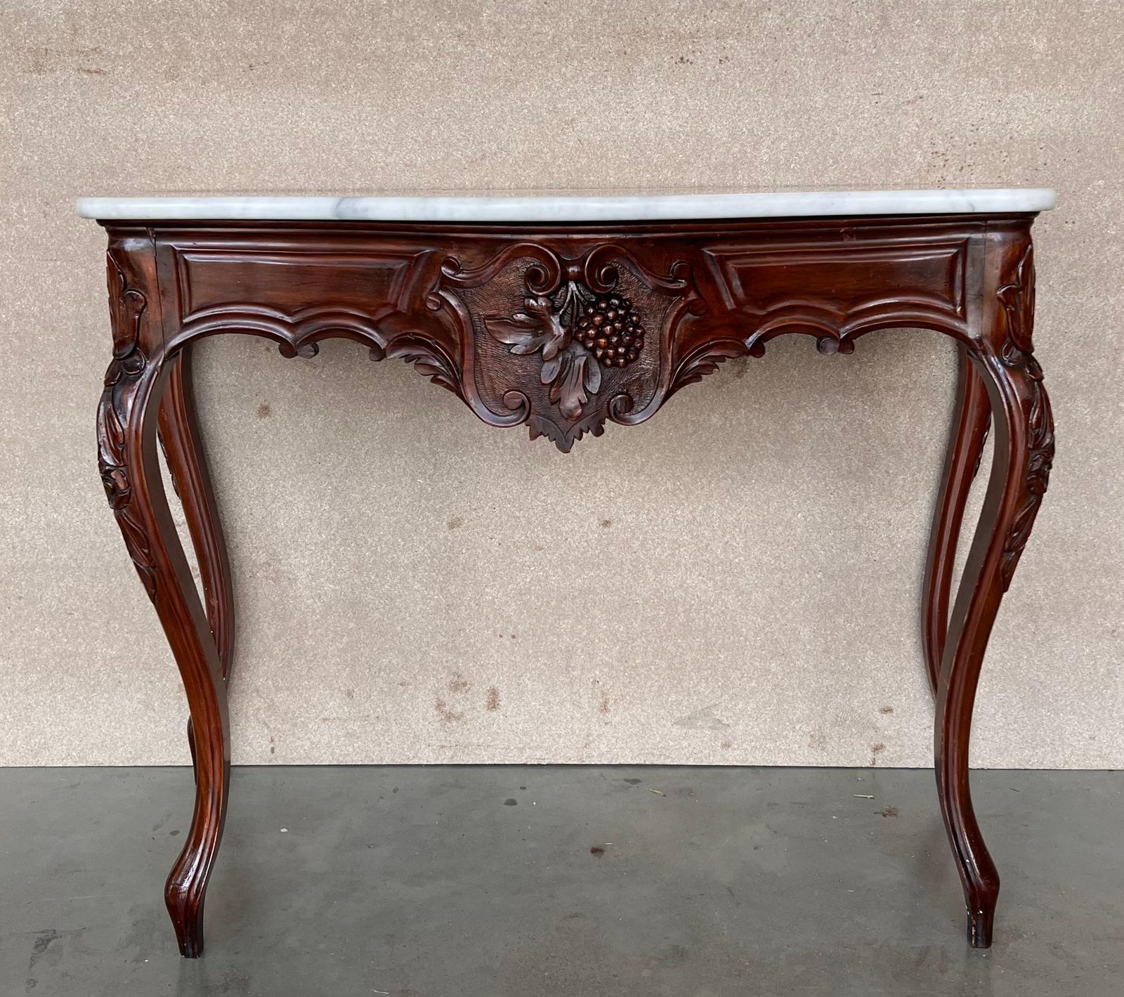 Console de style Régence française en noyer sculpté, plateau en marbre blanc photo furniture