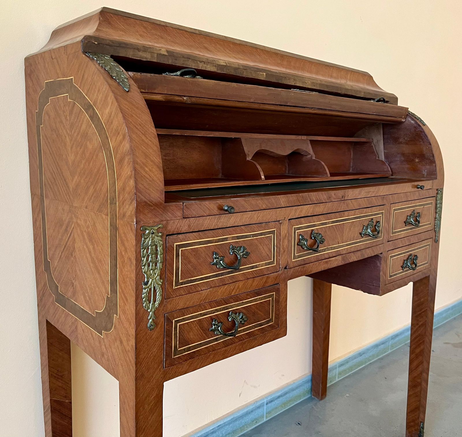 6169.0 Bureau cylindre de style Sheraton Revival en marqueterie, vers 1890 photo