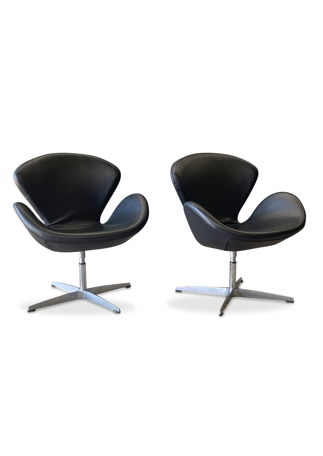Arne Jacobsen Swan Chair (No Labels) On A Four Star Metal Base. Designed By Arne Jacobsen In 1958 Ol photo for sale