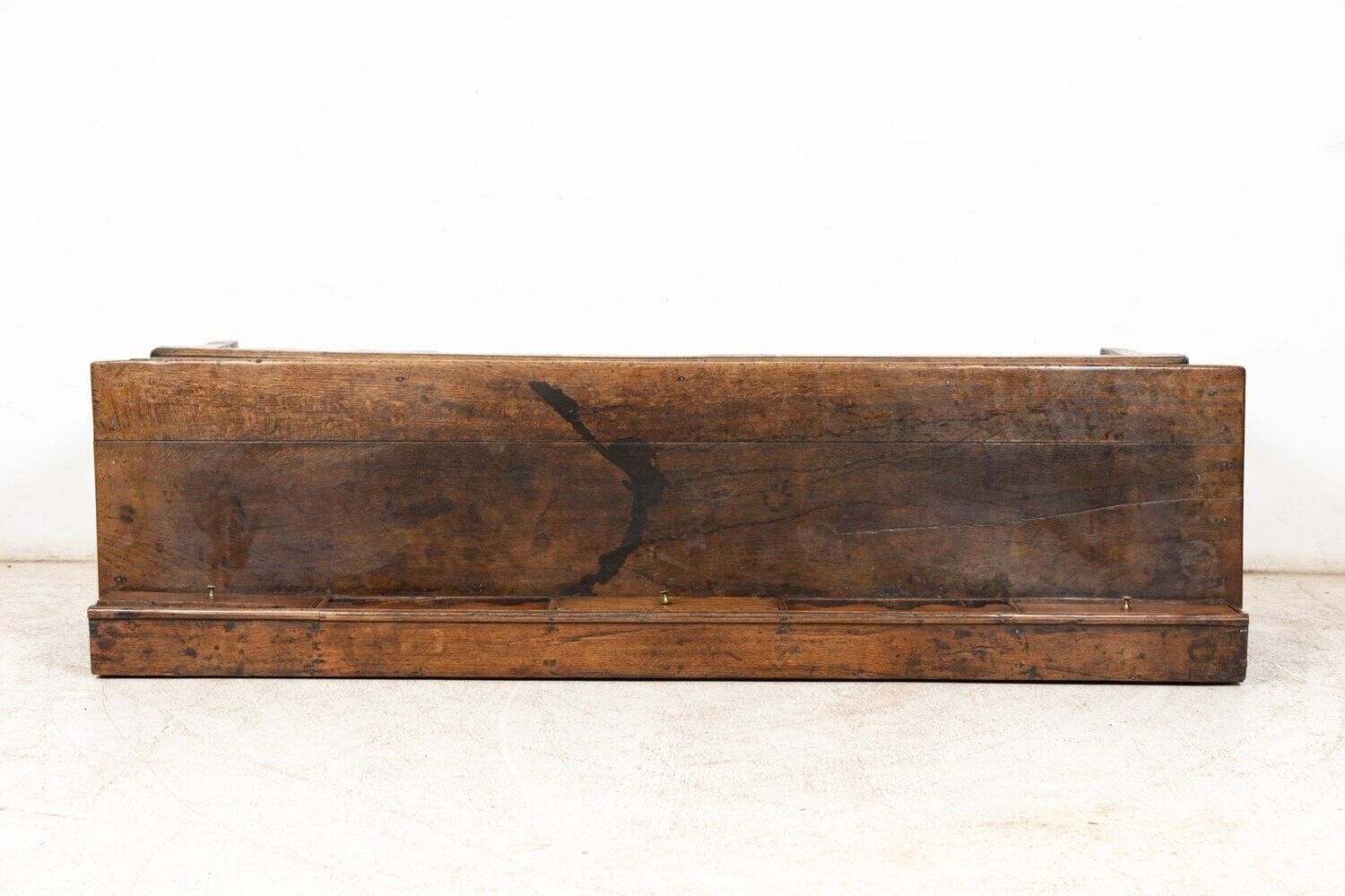photo vinterior Large 18thc Welsh Oak Dresser Base