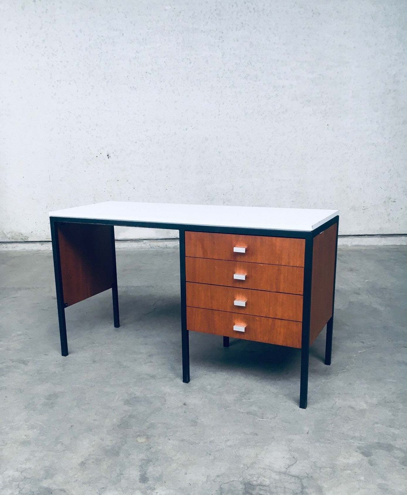Mid Century Modern Bureau, Nederlands Design, Jaren 1960