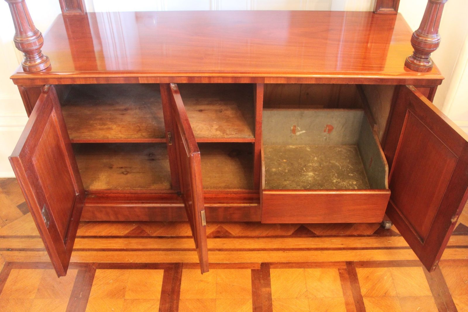 Victorian Mahogany Buffet Sideboard By James Shoolbred & Co., Tottenham Court Road, London. photo vinterior