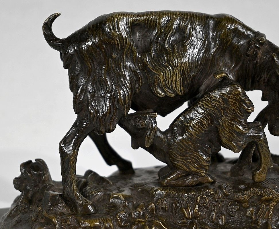 photo furniture Bronze “The Goat And Its Kid” – Late 19th Century