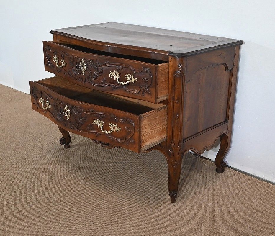 photo buy Nîmes Walnut Chest Of Drawers, Louis XV Period, 18th Century