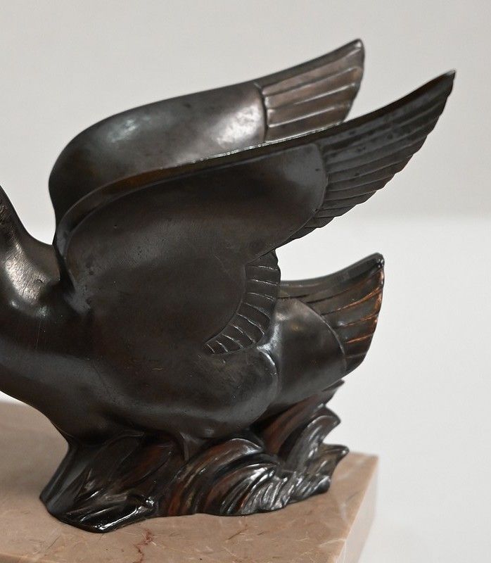 photo furniture Pair Of Bookends, Swans In Patinated Metal On Marble   1930/1940