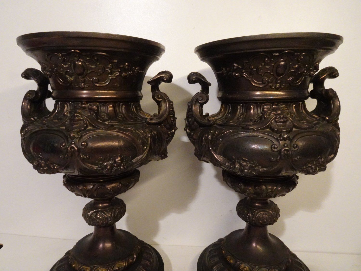 507.16 French Bronze & Patinated Cast Iron Medici Vases On Marble Bases, 19th Century, Set Of 2 photo