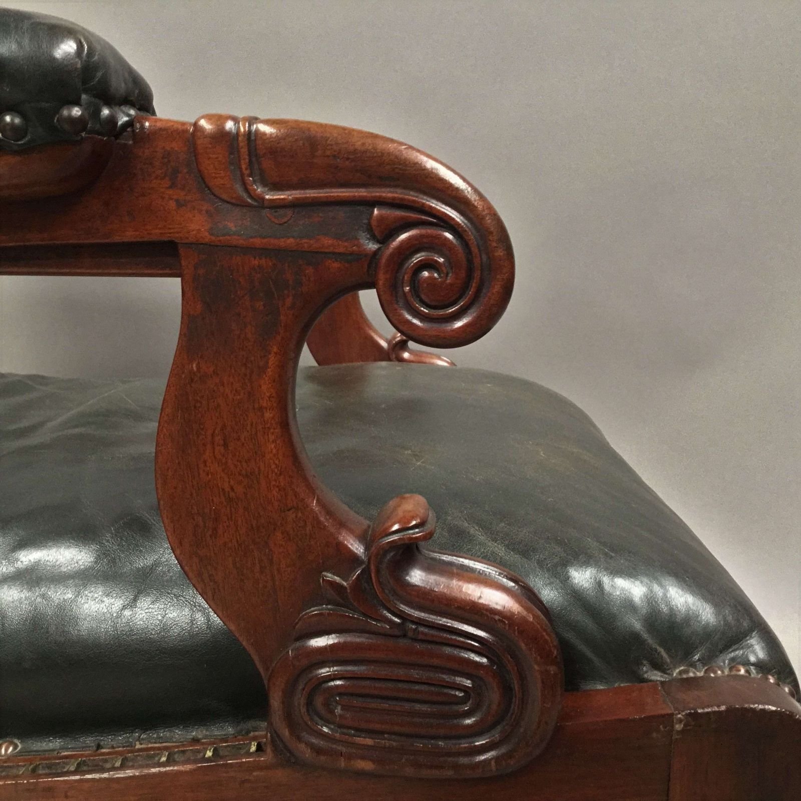 photo vintage A Significant Late Regency Mahogany And Leather Daws Library Chair