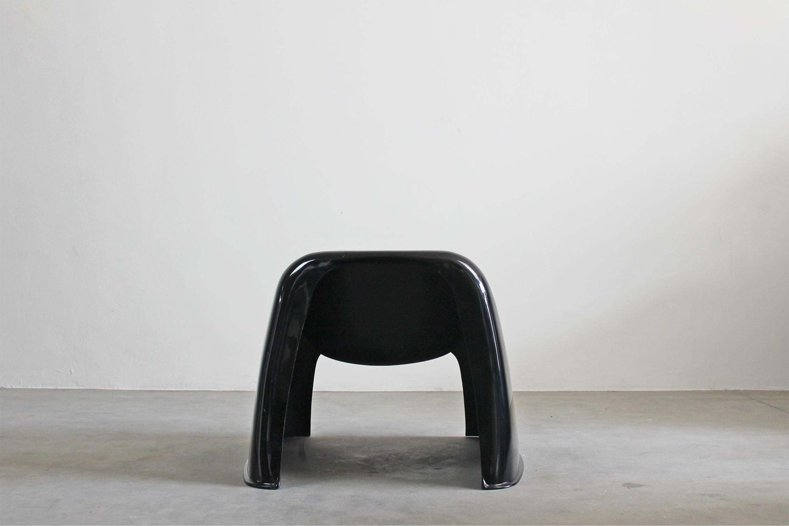 Sergio Mazza Toga Chair In Black Fiberglass For Artemide 1960s Italy photo for sale