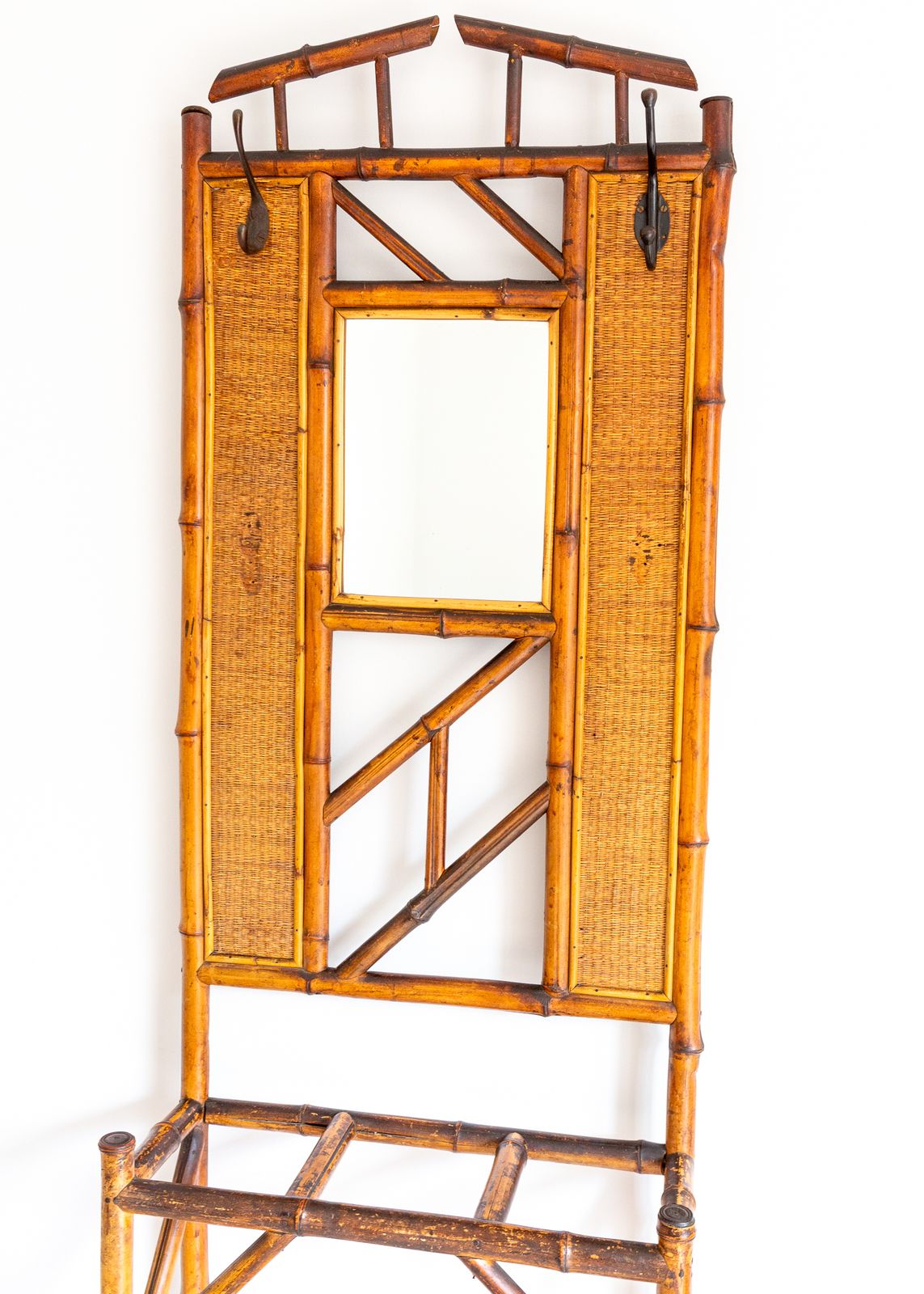 photo vintage Boho Bamboo Hall Stand Mirrored Coat Rack With Umbrella Stand Stick Stand Chinoiserie French Mid Century Aesthetic Movement