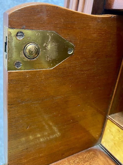 Antique Druce & Co. Wellington Chest photo vinterior