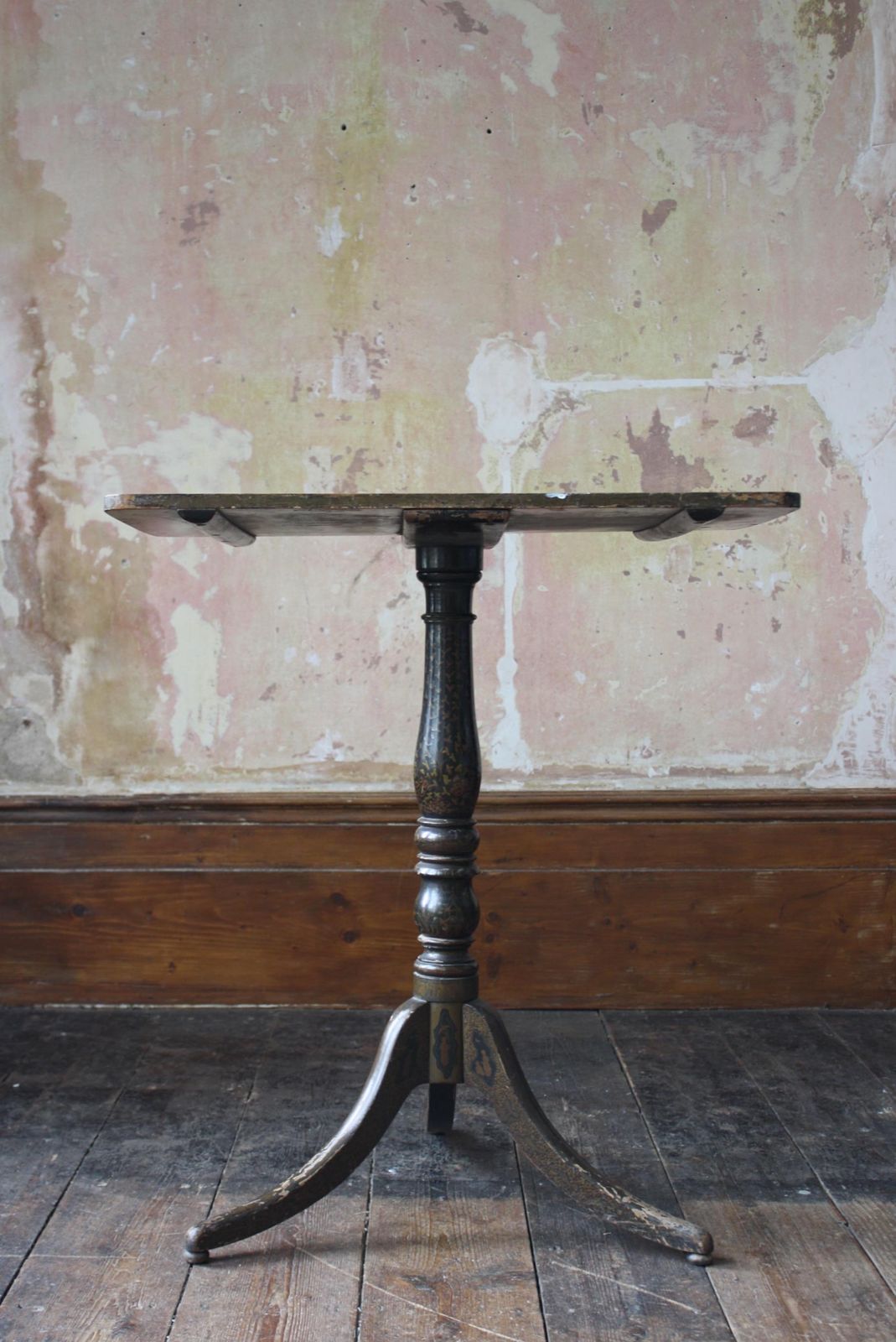 1840 19th Century Black Lacquered Chinoiserie Tripod Wine Side Table photo furniture