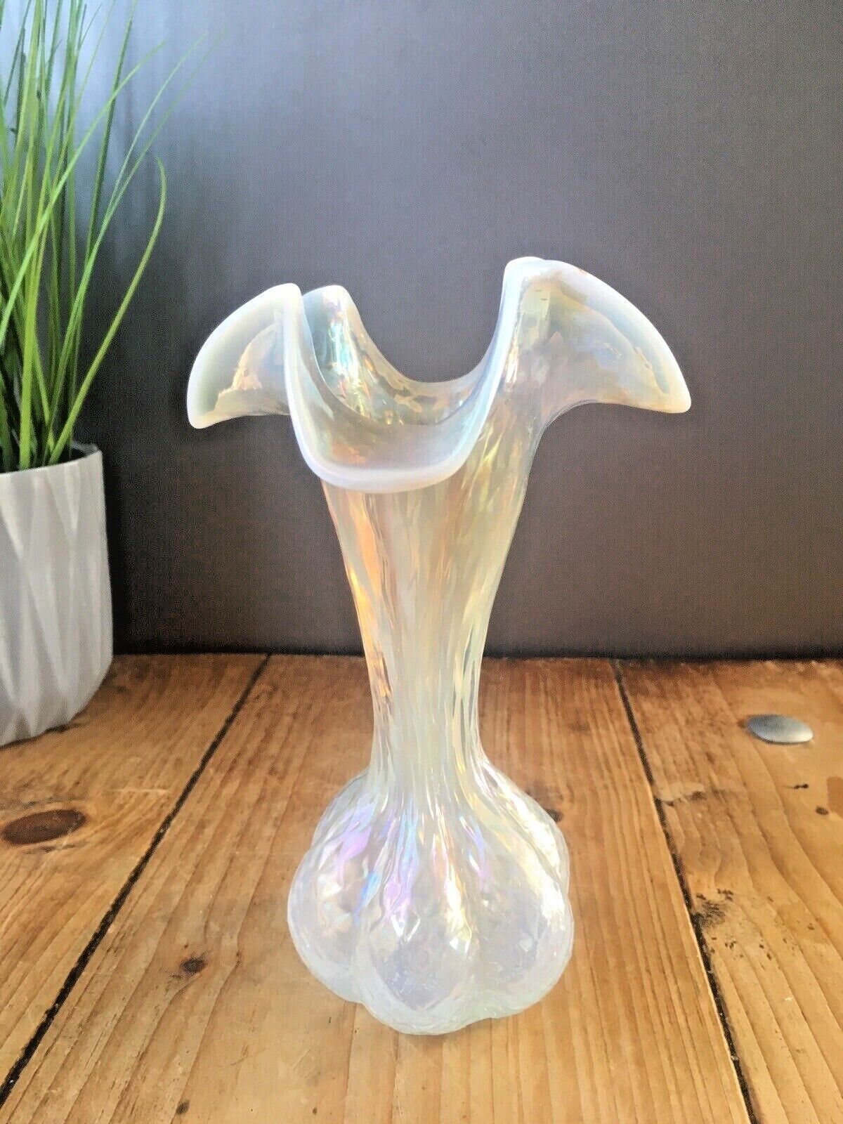 Art Nouveau Bohemian Kralik Opalescent Ruffled Glass Bud Vase Mother Of Pearl photo 80.0