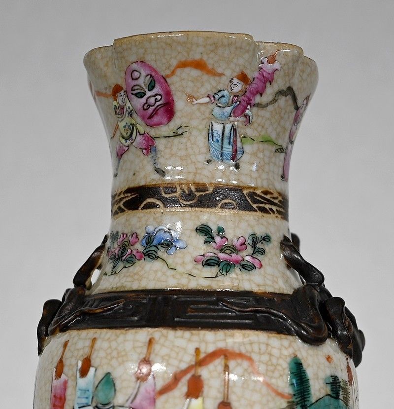 515.0 Nanjing Porcelain Vase, China, Late 19th Century photo
