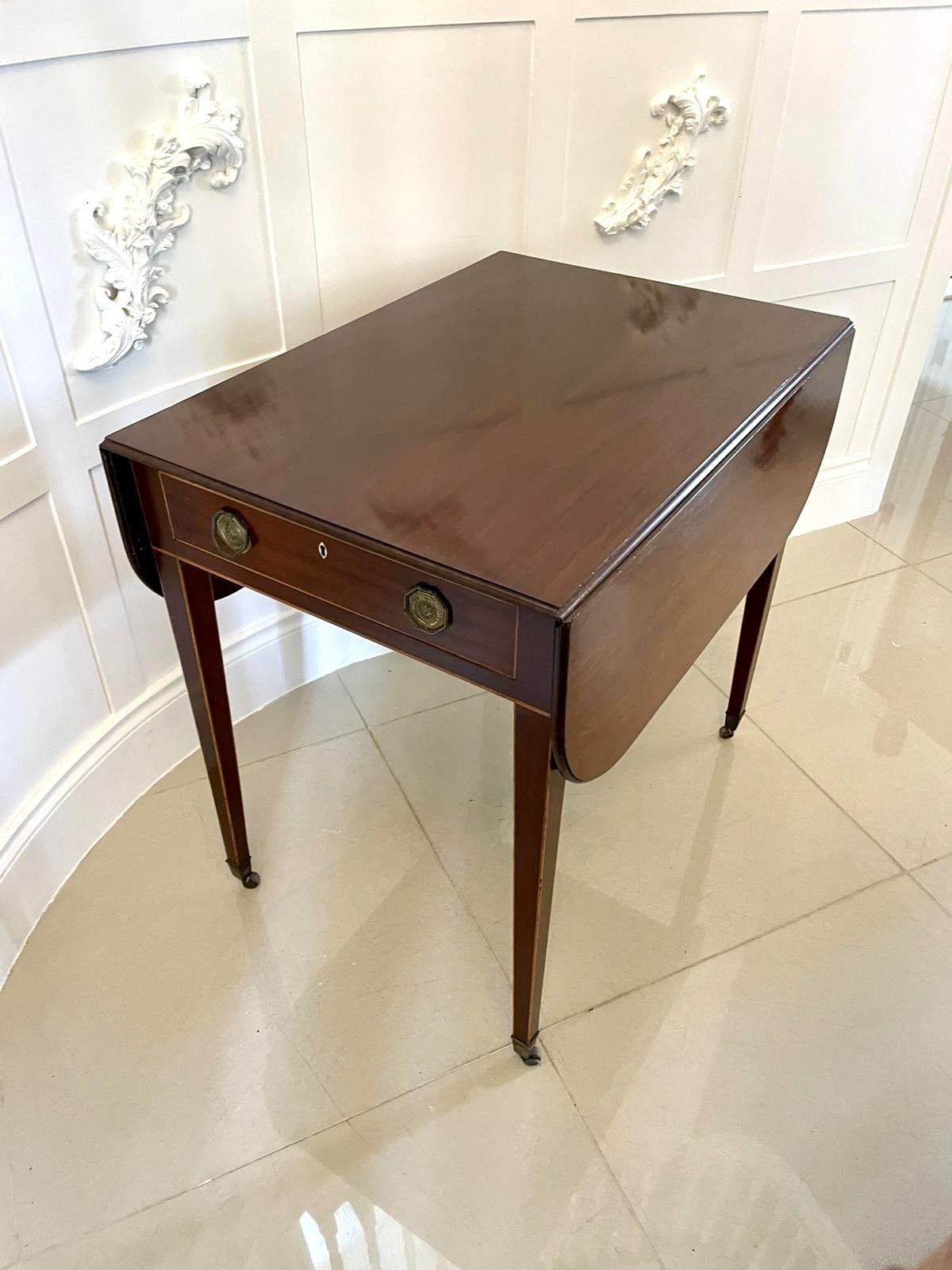 photo furniture Antique George III Quality Mahogany Inlaid Pembroke Table