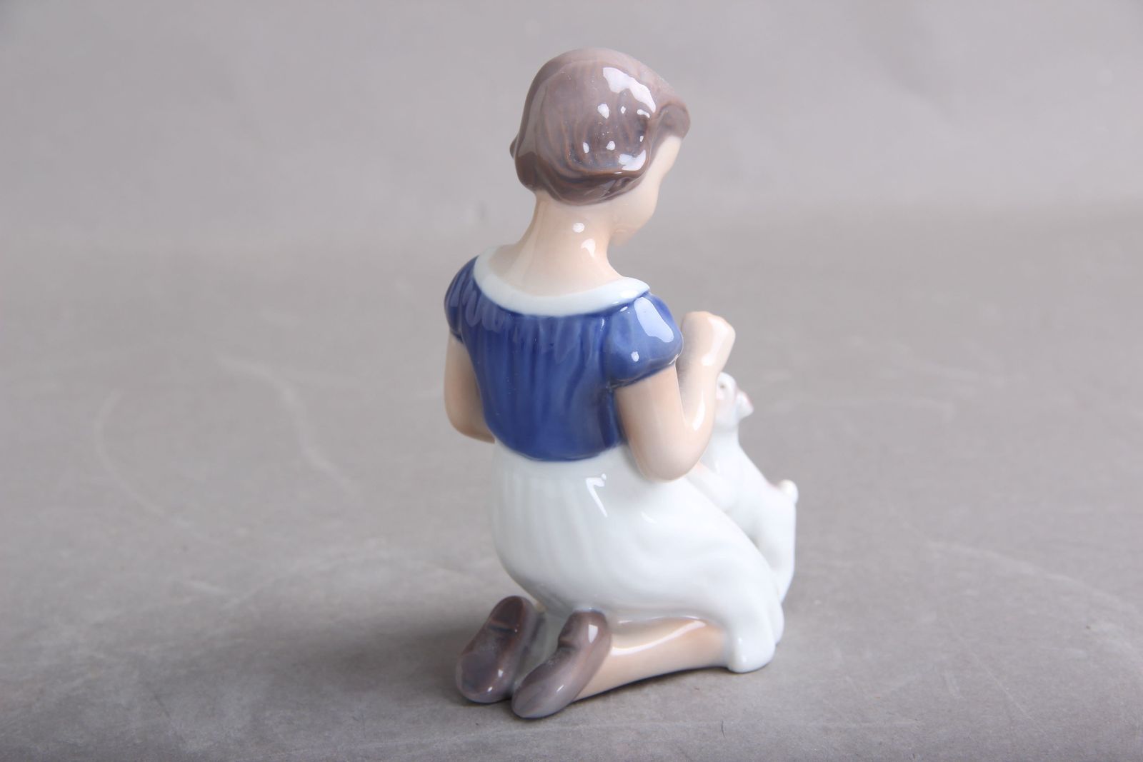 Bing & Grondahl, Girl With Small Dogs, Model B&G 2316 Designed By Vita Thymann And Produced Between 1970 And 1982 photo vinterior