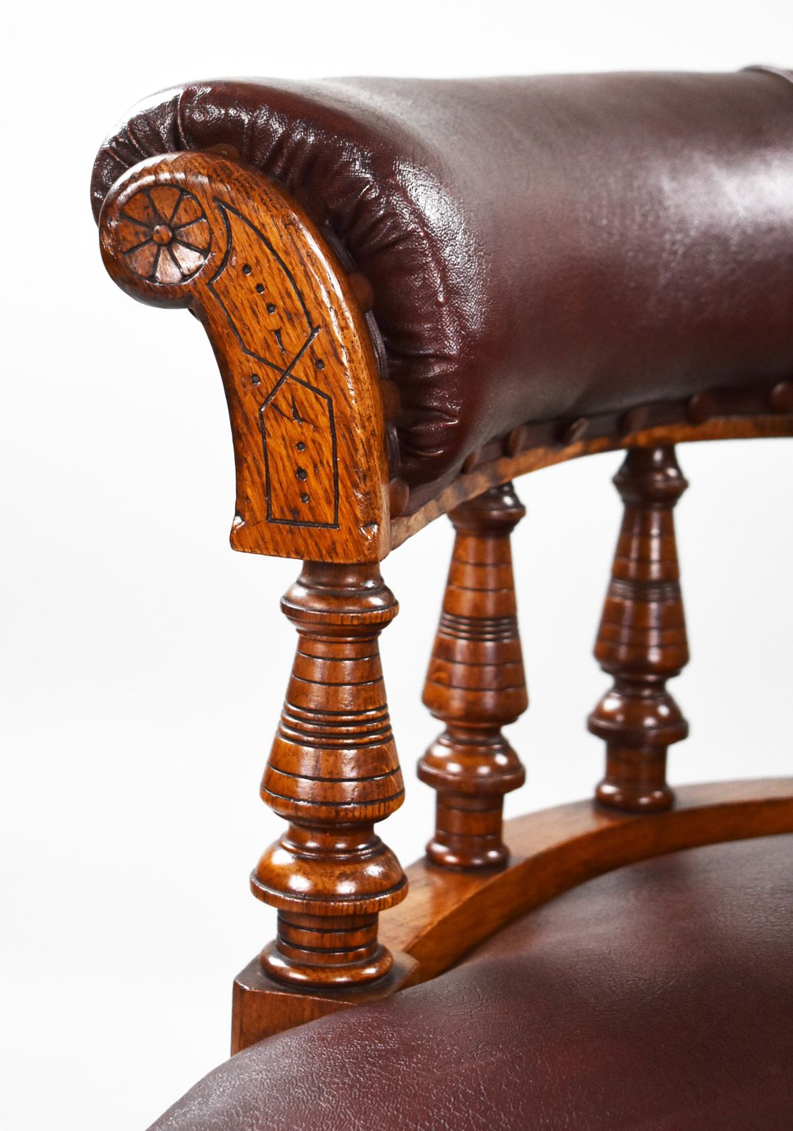 photo furniture 19th Century, English Victorian Oak Armchair