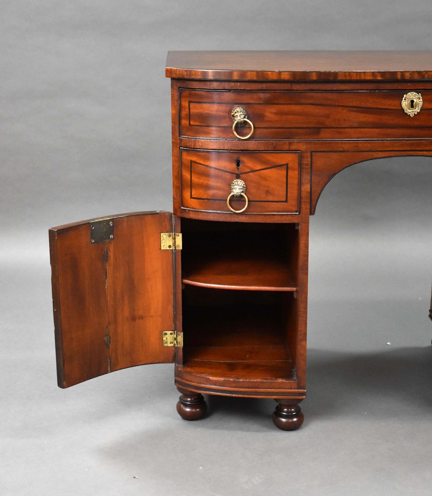 photo vintage 19th Century English Regency Period Mahogany Gentleman's Dressing Chest