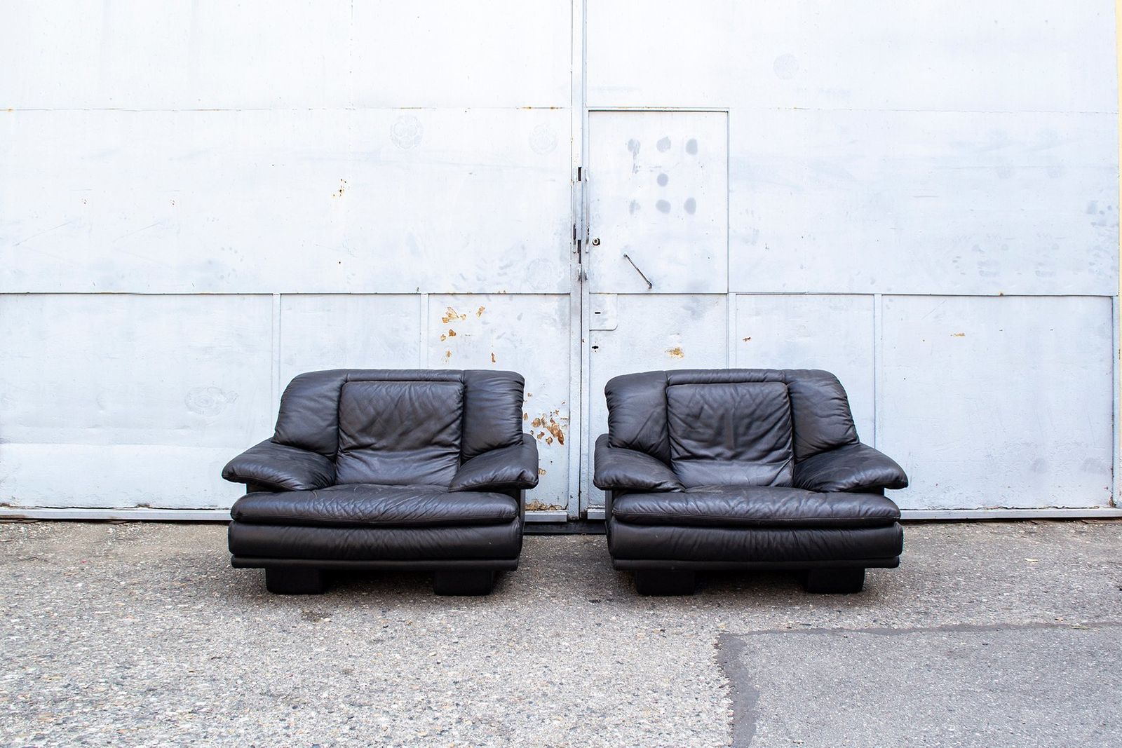 Italian Black Leather Armchairs, 1970s, Set Of 2
