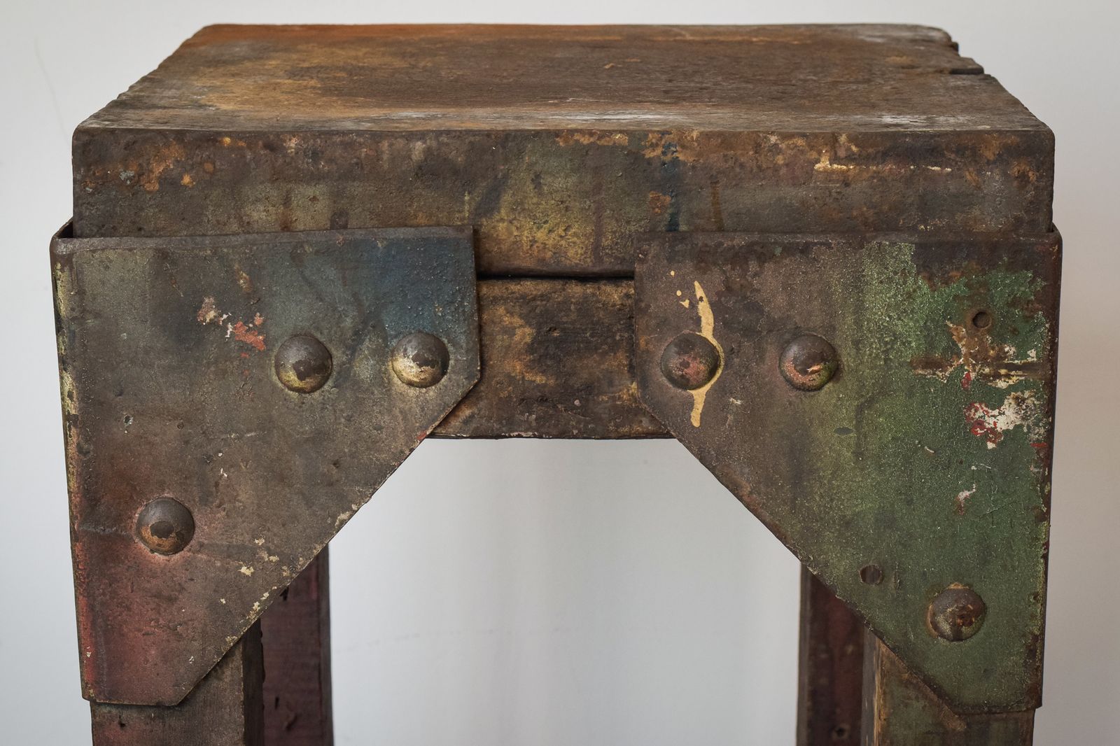 photo furniture Industrial Stand With A Solid Iron Top