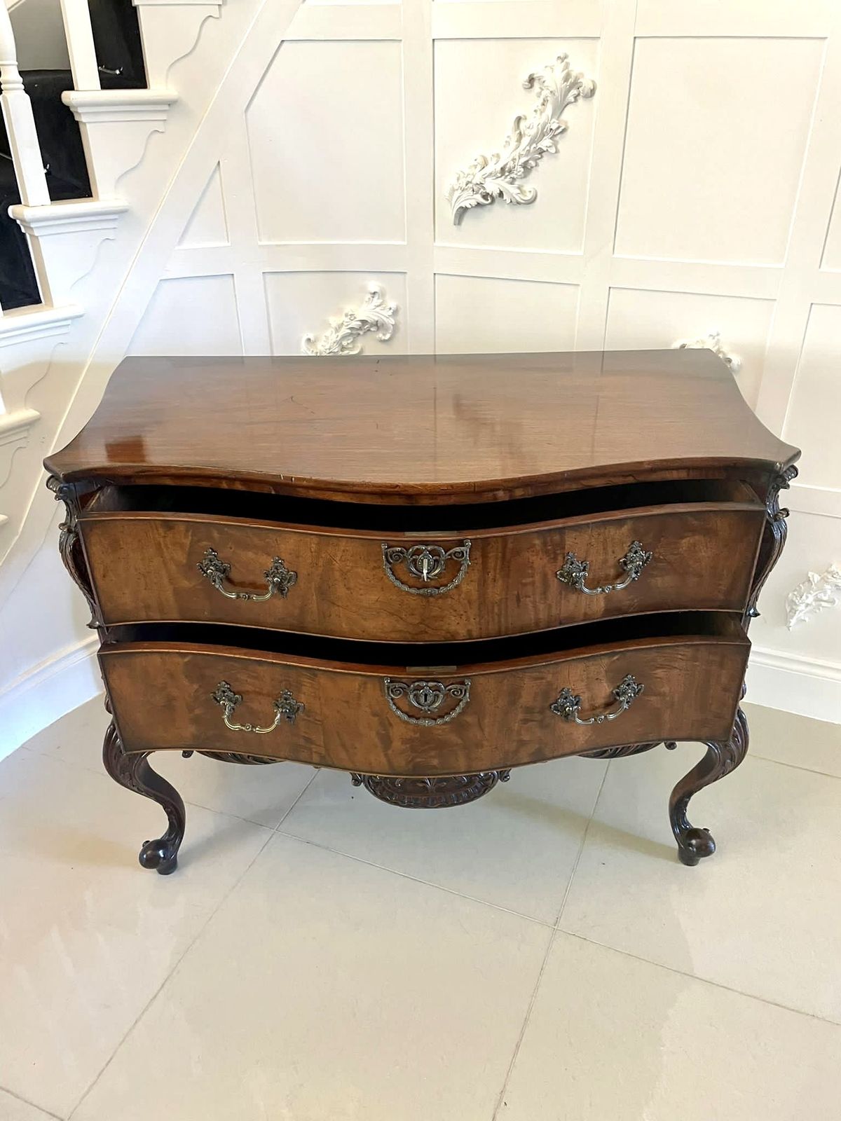 4215.0 Outstanding Quality Antique Figured Mahogany Serpentine Shaped Chest Of Drawers photo
