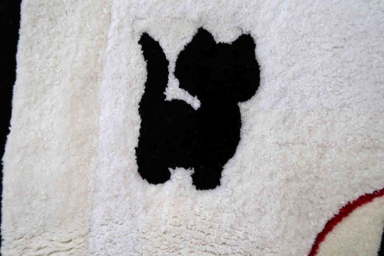 Handmade Contemporary Ora French Hooked Rug 3' X 3.7' (93cm X 115cm), 2021 photo Textiles