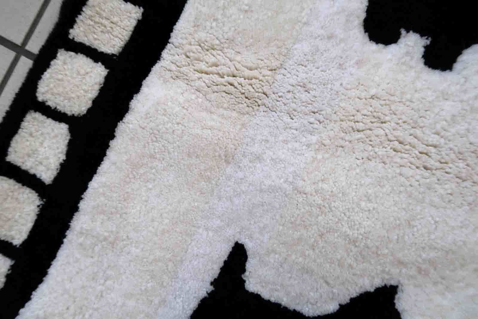 Handmade Contemporary Ora French Hooked Rug 3' X 3.7' (93cm X 115cm), 2021 photo buy